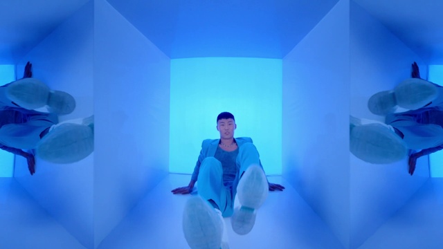 Video Reference: Blue, Purple, Lighting, Gesture, Aqua, Sky, Leisure, Electric blue, Fun, Magenta