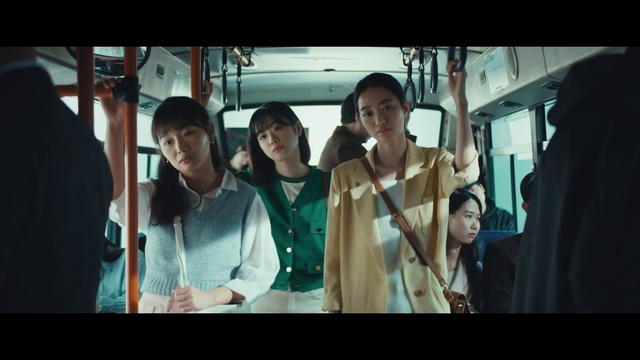 Video Reference: Flash photography, Public transport, Event, Happy, Leisure, Fun, Passenger, Travel, Room, T-shirt