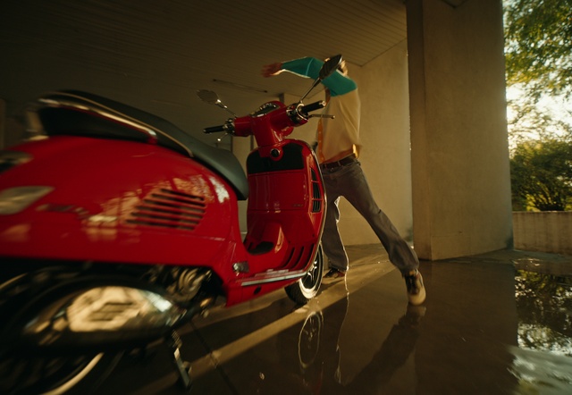 Video Reference: Tire, Wheel, Automotive lighting, Automotive design, Automotive tire, Motor vehicle, Vehicle, Plant, Automotive exterior, Fender