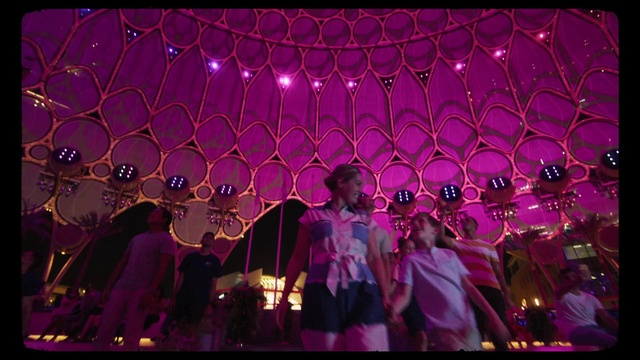Video Reference: Purple, Entertainment, Violet, Performing arts, Visual effect lighting, Pink, Music, Magenta, Music venue, Fun