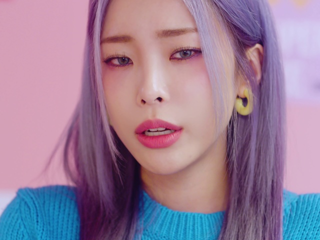 Video Reference: Forehead, Nose, Cheek, Skin, Lip, Chin, Lipstick, Eyebrow, Shoulder, Eye liner