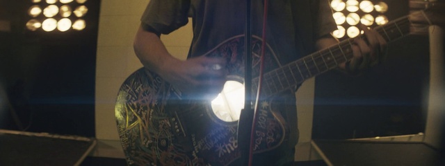 Video Reference: Musical instrument, Guitar, Guitar accessory, String instrument accessory, Musical instrument accessory, Concert, String instrument, Elbow, Music artist, Artist