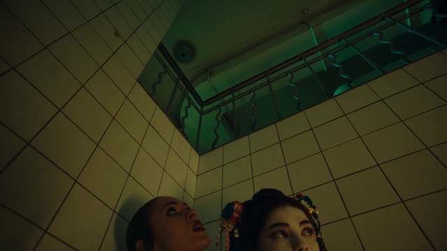 Video Reference: Flooring, Swimming pool, Leisure, Tints and shades, Bathroom, Fun, Space, Ceiling, Pattern, Symmetry