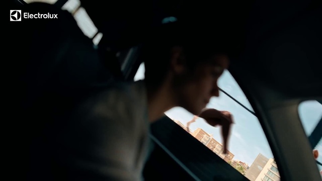 Video Reference: Microphone, Hat, Automotive mirror, Audio equipment, Music, Entertainment, Event, Auto part, Windshield, Automotive window part