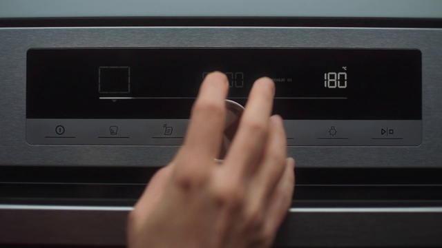 Video Reference: Gesture, Musical instrument accessory, Technology, Electronic device, Thumb, Multimedia, Computer, Gadget, Output device, Media player