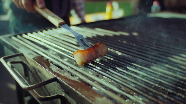 Video Reference: Food, Wood, Recipe, Ingredient, Cooking, Gas, Musical instrument, Grilling, Roasting, Finger food
