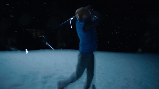 Video Reference: Microphone, Human body, Flash photography, Performing arts, Entertainment, Artist, Audio equipment, Fun, Elbow, Event