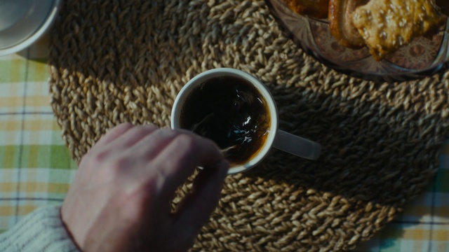 Video Reference: Tableware, Drinkware, Kopi tubruk, Kona coffee, Coffee, Coffee cup, Kapeng barako, Cup, Java coffee, Serveware