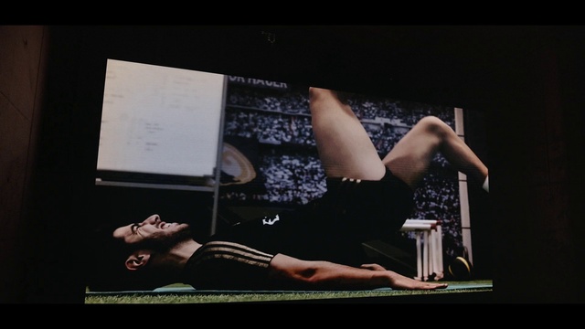 Video Reference: Joint, Shoulder, Flash photography, Thigh, Knee, Entertainment, Performing arts, Font, Elbow, Human leg