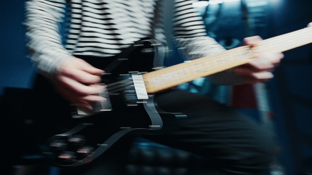 Video Reference: Joint, Hand, Musical instrument, Guitar, Musician, String instrument, String instrument, String instrument accessory, Guitar accessory, Guitarist