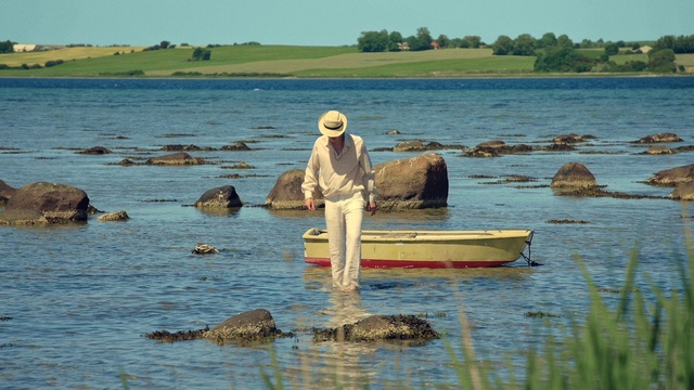 Video Reference: Water, Sky, Boat, Boats and boating--Equipment and supplies, Hat, Lake, Leisure, Bank, Sun hat, People in nature