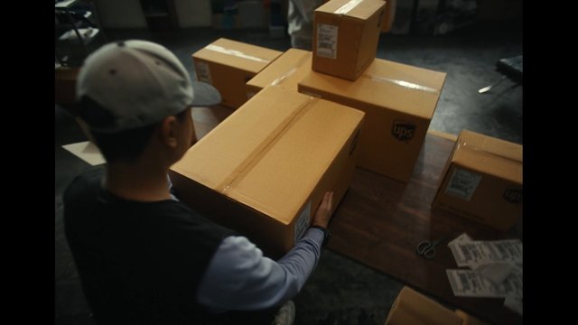 Video Reference: boxes, shipping, packing, warehouse, delivery, cardboard, logistics, storage, worker, indoor, parcel, freight, carton, arrangement, workspace