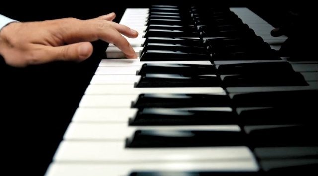 Video Reference: Musical instrument, Keyboard, Piano, Electronic keyboard, Black, Musical instrument accessory, Electronic musical instrument, Music, Musical keyboard, Line