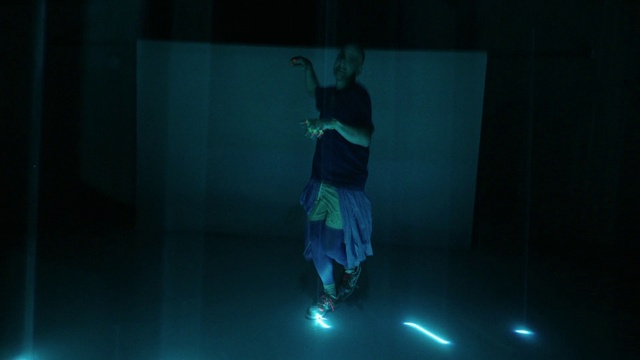 Video Reference: Flash photography, Entertainment, Performing arts, Fun, Electric blue, Performance art, Event, Stage, Music, Darkness