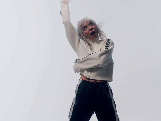 Video Reference: Sleeve, Gesture, Happy, Performing arts, Entertainment, Art, Electric blue, Elbow, Event, sweatpant