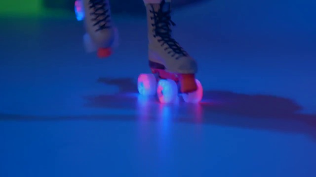 Video Reference: Shoe, Blue, Leg, Gesture, Entertainment, Sky, Performing arts, Electric blue, Human leg, Thigh