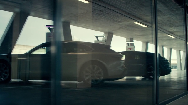 Video Reference: Automotive parking light, Tire, Car, Automotive lighting, Wheel, Vehicle, Hood, Automotive tire, Motor vehicle, Automotive design