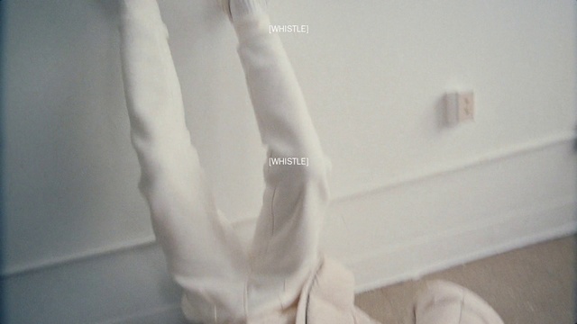 Video Reference: Human body, Sleeve, Comfort, Knee, Gesture, Waist, Thigh, Barefoot, Sportswear, Foot