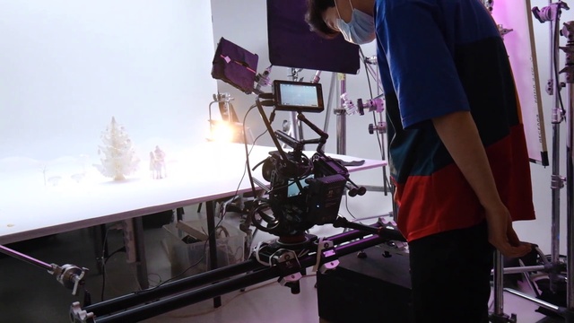 Video Reference: Purple, Engineering, Event, Machine, Magenta, Film crew, Entertainment, Filmmaking, Cinematographer, Tree