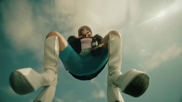 Video Reference: Cloud, Sky, Flash photography, Gesture, Happy, People in nature, Recreation, Cg artwork, Fictional character, Leisure
