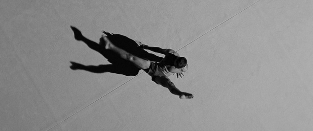 Video Reference: Happy, Sky, Knee, Elbow, Slope, Stunt performer, Recreation, Sports, Extreme sport, Event