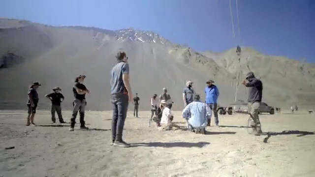 Video Reference: Sky, Mountain, Ecoregion, Vertebrate, Mammal, Travel, Landscape, Mountainous landforms, Aeolian landform, Sand