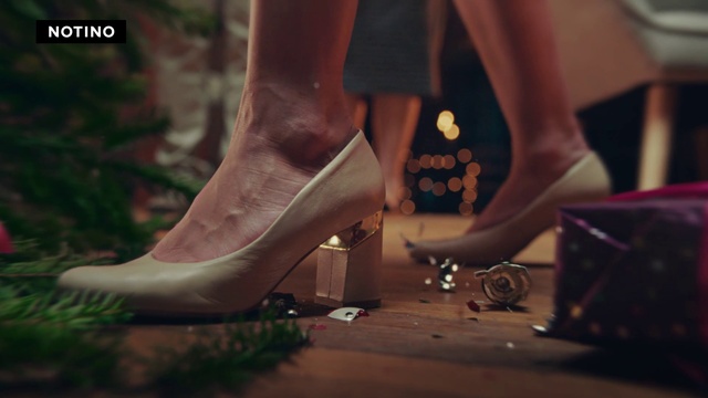 Video Reference: Footwear, Joint, Leg, Plant, Dress, Fashion, Basic pump, Thigh, Knee, Calf