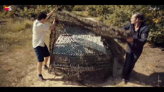 Video Reference: People in nature, Fishing net, Grass, Recreation, T-shirt, Leisure, Happy, Net, Tree, Fun