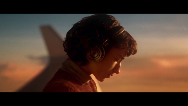 Video Reference: Hair, Eye, Sky, Cloud, Flash photography, Neck, Happy, Eyewear, Sculpture, Art
