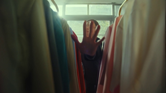 Video Reference: Gesture, Wood, Vehicle door, Tints and shades, Human leg, Air travel, Thumb, Public transport, Sportswear, Ceiling
