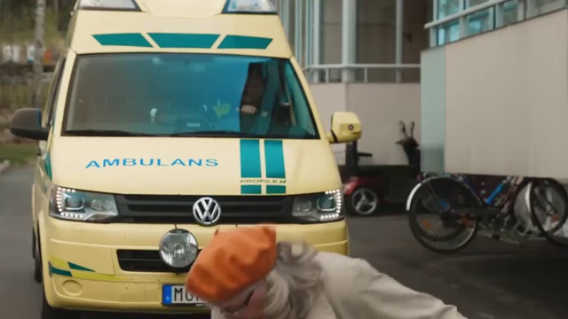 Video Reference: Tire, Car, Land vehicle, Bicycle, Vehicle, Photograph, Vehicle registration plate, Motor vehicle, Wheel, Van