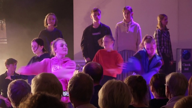 Video Reference: Hair, Purple, Entertainment, Performing arts, Pink, Violet, Music, Stage, T-shirt, Magenta