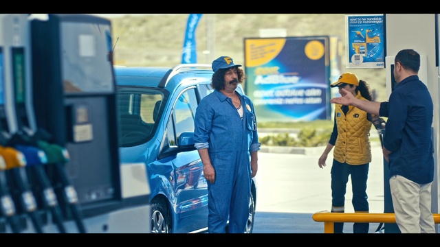 Video Reference: Tire, Wheel, Vehicle, Motor vehicle, Car, Automotive design, Automotive lighting, Automotive exterior, Hat, Electric blue