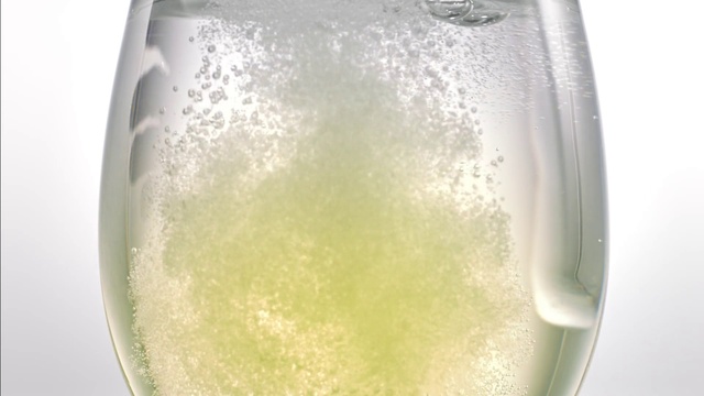 Video Reference: Water, Liquid, Tableware, Drinkware, Solution, Fluid, Ingredient, Kitchen appliance, Drink, Alcoholic beverage