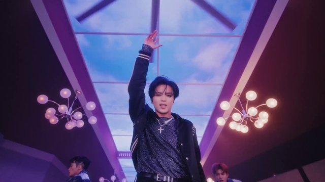 Video Reference: Purple, Human, Entertainment, Sky, Performing arts, Music, Pink, Violet, Music artist, Fun