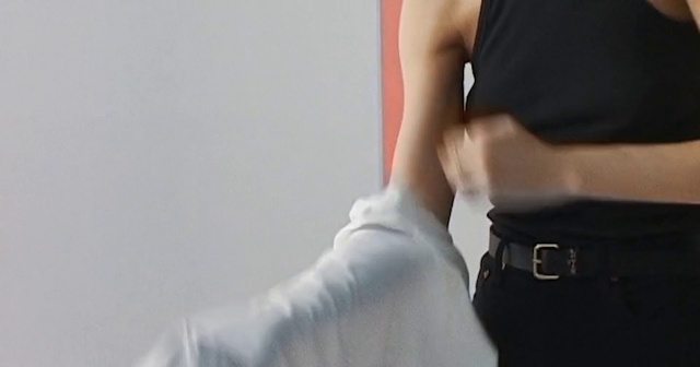 Video Reference: Arm, Neck, Sleeve, Waist, Gesture, Flash photography, Grey, Elbow, Street fashion, Sportswear