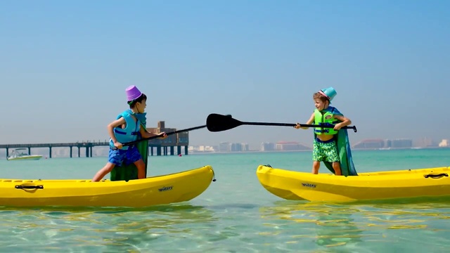 Video Reference: Water, Boat, Sky, Sports equipment, Paddle, Watercraft, Vehicle, Boats and boating--Equipment and supplies, Outdoor recreation, Lake