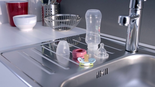 Video Reference: Tableware, Drinkware, Product, Dishware, Cup, Kitchen appliance, Fluid, Serveware, Barware, Material property