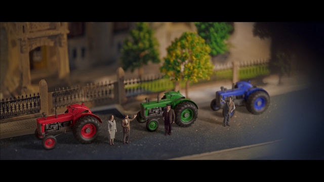 Video Reference: Wheel, Tire, Motor vehicle, Automotive tire, Tractor, Vehicle, Tread, Automotive design, Agricultural machinery, Grass