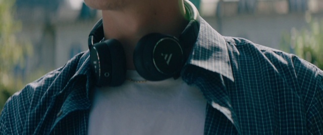 Video Reference: Hand, Arm, Vision care, Azure, Neck, Sleeve, Gesture, Eyewear, Headgear, Sports gear