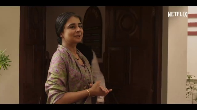 Video Reference: Flash photography, Sleeve, Gesture, Smile, Event, Entertainment, Jewellery, Performing arts, Magenta, Darkness