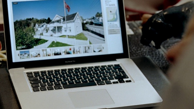 Video Reference: Computer, Personal computer, Touchpad, Laptop, Netbook, Output device, Input device, Space bar, Peripheral, Gadget