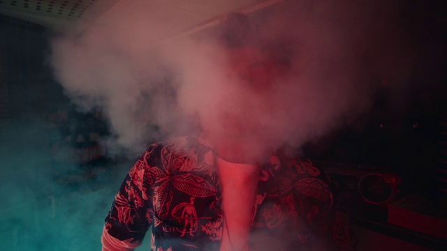 Video Reference: Concert, Entertainment, Pink, Smoke, Performing arts, Gas, Magenta, Event, Performance art, Music venue