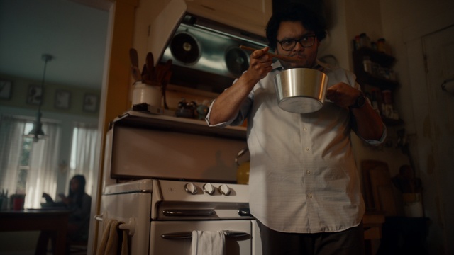 Video Reference: Kitchen appliance, Cooking, Audio equipment, Kitchen, Home appliance, Music, Event, Musician, Cookware and bakeware, Tableware
