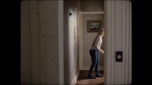 Video Reference: Leg, Sleeve, Wood, Flash photography, Grey, Knee, Elbow, Home door, Street fashion, Hardwood