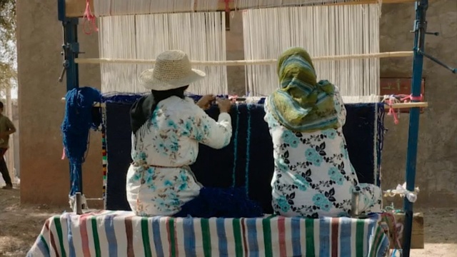 Video Reference: Vertebrate, Textile, Hat, Public space, Sun hat, Leisure, Event, Sitting, City, Pattern