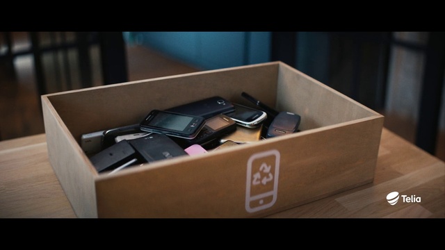 Video Reference: Packing materials, Shipping box, Eyewear, Drawer, Audio equipment, Gadget, Automotive design, Carton, Wood, Relocation