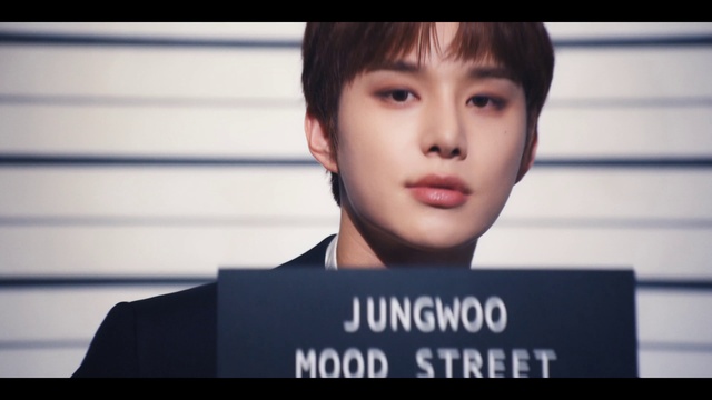 Video Reference: Forehead, Chin, Hairstyle, Eyebrow, Eyelash, Flash photography, Jaw, Bangs, Electric blue, Font