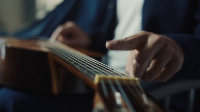 Video Reference: Hand, Musical instrument, Musician, Guitar accessory, String instrument, Musical instrument accessory, String instrument, Folk instrument, String instrument accessory, Plucked string instruments