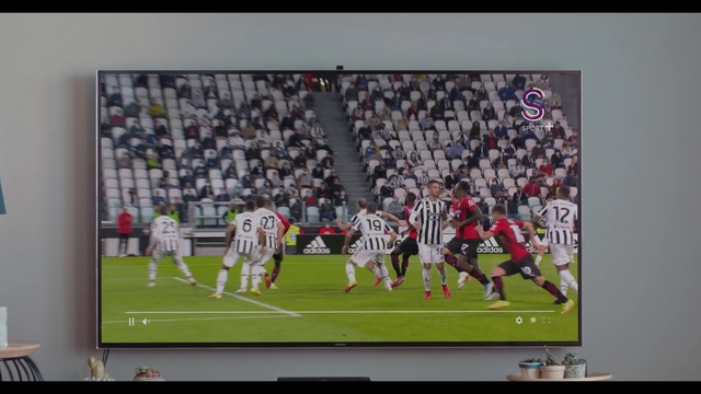 Video Reference: Jersey, Sports equipment, Player, Sports uniform, Ball game, Fan, Sportswear, Sports gear, Soccer, Flat panel display